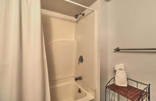 Lil Red Hen Cottage in the Boone Area with Hot Tub - Foto 20