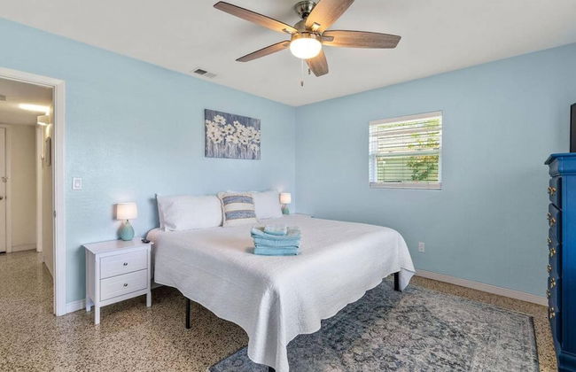 Home with Pool & Hot Tub Close to Beach - Foto 12