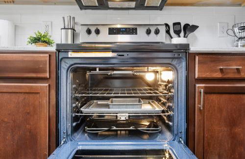 Softly Styled 1 King Sofa Bed Haven Frisco, TX - Foto 18