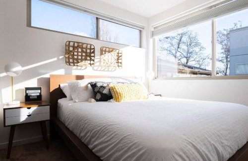 Walk to Restaurants from a Designer Cap Hill Home - Foto 5