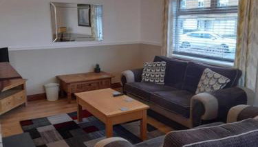 Quiet 3 bed close to the A1 - Foto 1