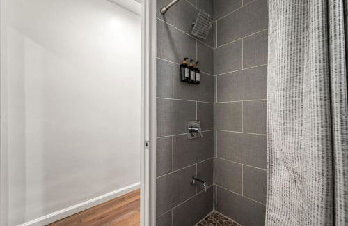 New 1-BD in Prime Philly Location with King Bed - Foto 11