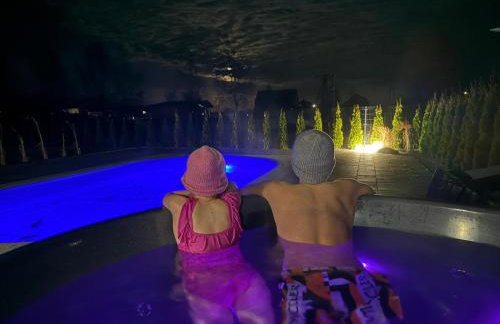 Słońce i Woda Domki Całoroczne, Podgrzewany Basen, Balia z jacuzzi, Klimatyzacja, Bezpłatny Parking - Foto 4