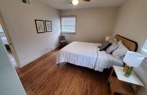 South Side Chic 3Br 1Ba 10mn to McConnell Spirit - Photo 17