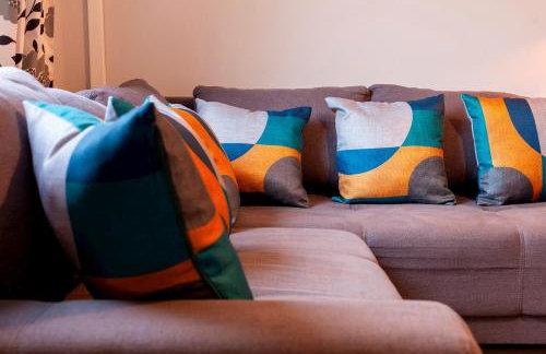 Pass the Keys Spacious and modern house with Free Parking - Photo 7