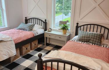 Pocono Farmhouse - Fully Renovated 1881 Home - Foto 16
