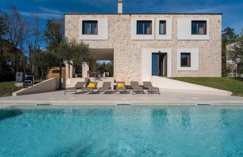 Besonderes Steinhaus mit Privatpool, Panoramablick, Garten, Grill, Waschmaschine - Foto 1