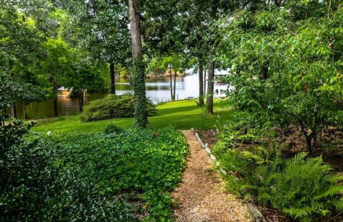 Lakefront 3BR with Bunkhouse and Kayaks, Rowboat Included - Foto 23