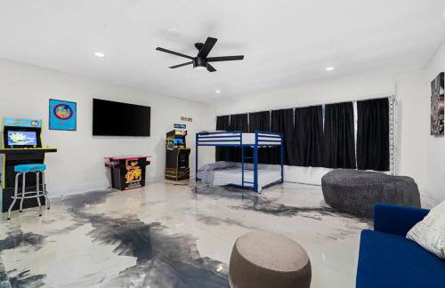 High End Design Home with Pool & Hot Tub Gameroom - Foto 56