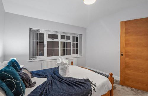 Spacious Modern 4BR Home 2 Luxury Bathrooms Private Parking Near M54, M6, JLR & WV1 - Foto 29