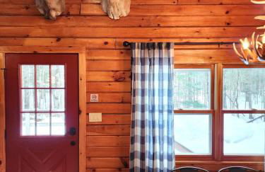 Stylish Forest Lodge with Large Hot Tub, Firepit and Fireplace minutes to Gore Mountain - Foto 63