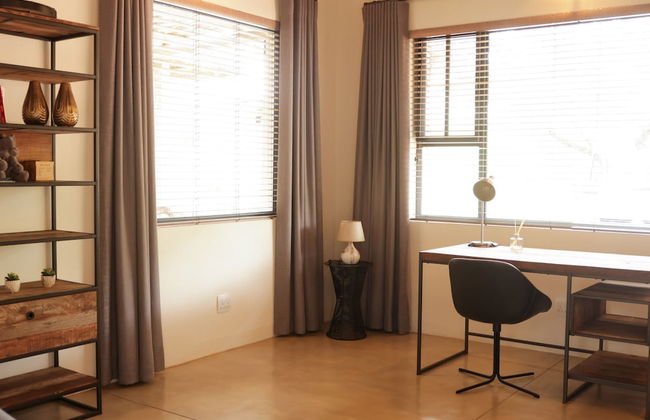 Villa Appelblaar Luxury 4 Bedroom Villa Home in the South African Bush - Photo 9