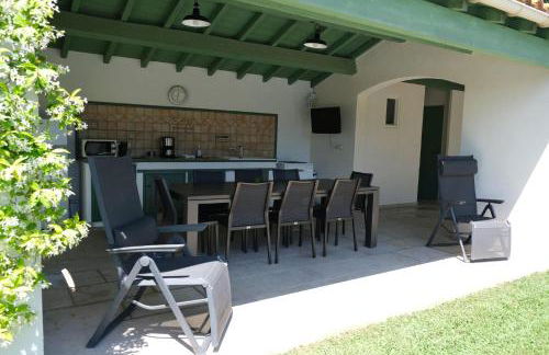 vacation rental with pool and poolhouse, close to arles in moulès- sleeps 8 - Foto 57