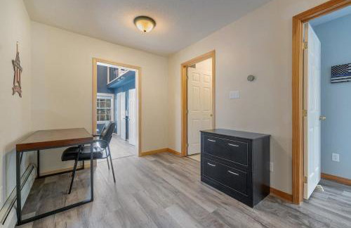 Lakefront Home with Private Beach Access & Hot Tub - Foto 26