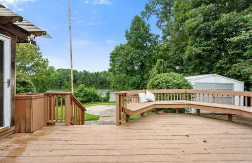 Stunning Lake views with King beds for HPU, Furniture Market, Greensboro, Winston - Photo 34