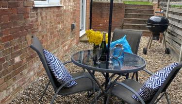 Bramblebee Cottage Salthouse - Photo 5