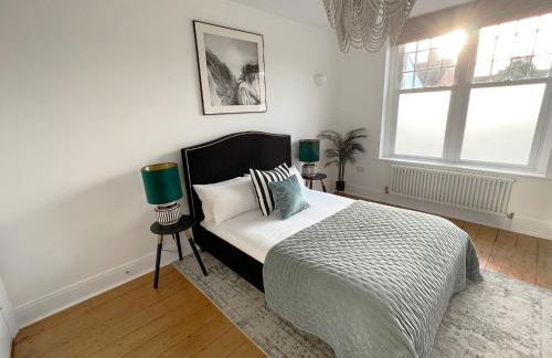 1 Bed / 1 Sofa Bed 'Scandi' Style Ground Floor Apartment - Foto 17