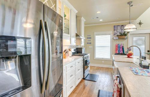 2 Blocks to Shore Crystal Beach House with Yard! - Foto 9