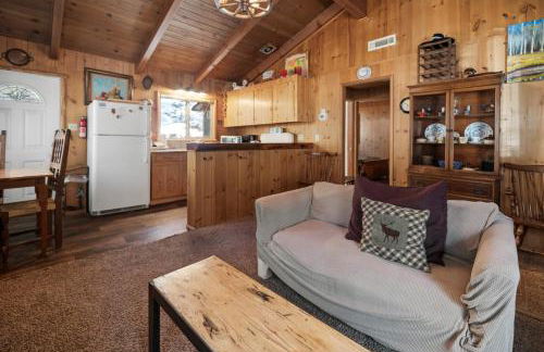 Owl Cabin - Sierra style cabin located on a quiet road in Fawnskin and backs up to National Forest! - Foto 17
