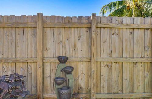 Walk to Shops and Eats, 3 Mi to Beach! Hollywood Gem - Photo 23