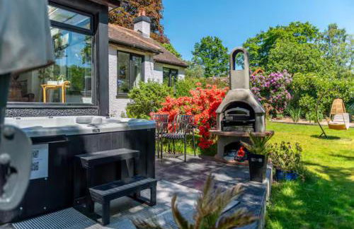 Acorn Lodge Luxury Retreat In a Stunning Oasis With Hot Tub - Pass the Keys - Foto 2