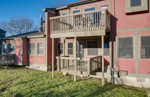 Chic Greek Peak Ski Resort Townhome with Balconies! - Foto 28