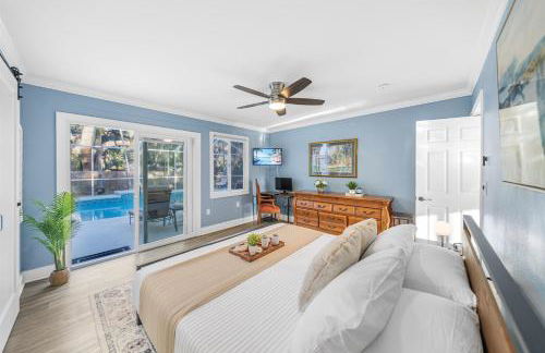 Stunning Gem Home w Heated Salt Pool & Game Room - Foto 42