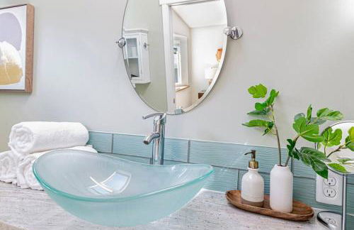 Mid-Century Modern Home - 3-Bedroom Rambler - Foto 25