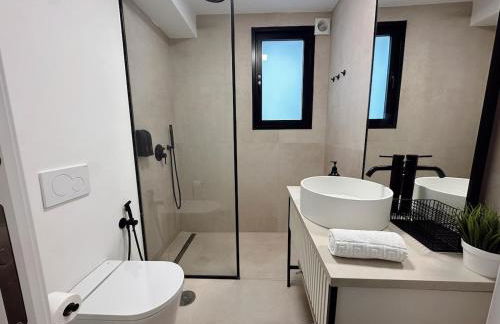 Marbella Hideaway BBQ, POOL & Best walking distance Beaches - Photo 9