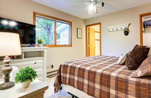 Waterfront Gladwin Vacation Rental with Lake View! - Foto 19