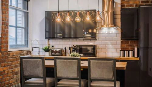 Industrial 2BR Apt, Liverpool City Centre Sleeps 8 - Foto 3