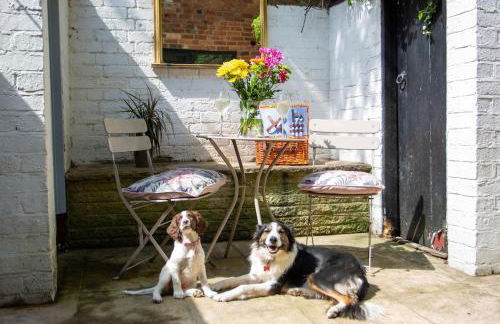 NEW Refurbished Cottage near Alton Towers Sleeps 6 Ashbourne Peak District Derbyshire - Foto 37