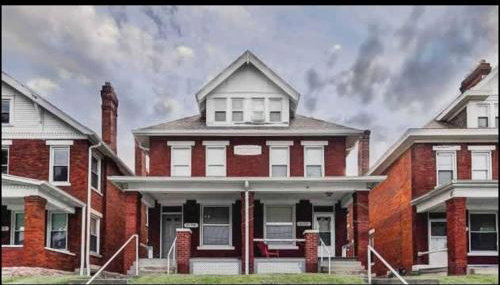 Your Central Columbus Retreat Awaits 5 BR 2 Bath - Foto 2