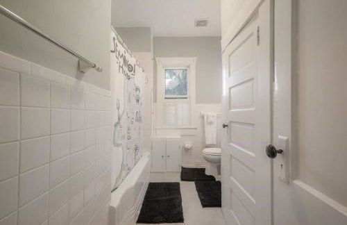 Historic & Cozy Bungalow by Downtown - Foto 28