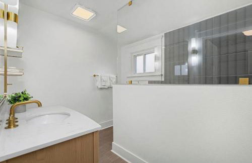 The Wild Peony Walk to Old Town FC and CSU Campus - Foto 22