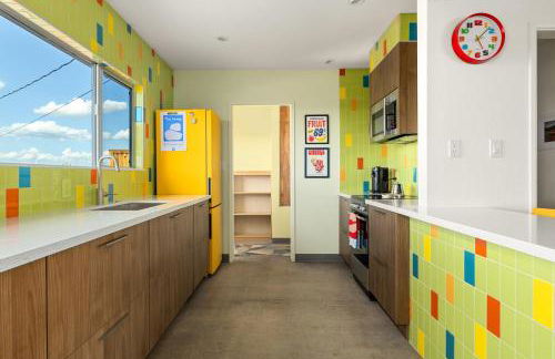 Mid Century Vibes - 2 Min to JTNP - Retro Dive Bar - View - Foto 8