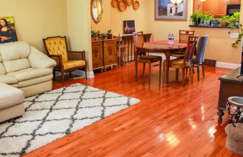 Tuscany 2900 - Classic Italian Style 3BR w Parking near Airport - Foto 6