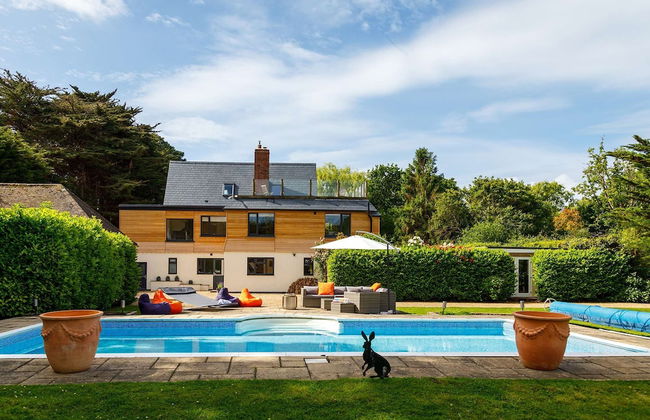 Stunning 5BR Home With Pool - 5 min to Beach - Foto 73