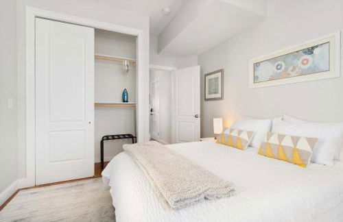 Jennifer's Chic Downtown City Views Private Deck - Foto 6