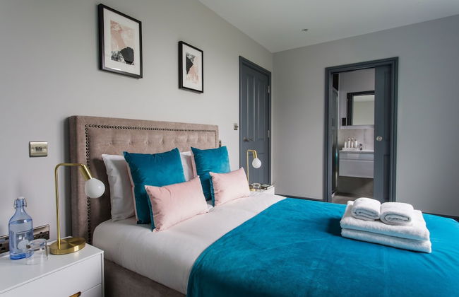 Boutique Apartments by Viridian Apartments - Photo 4