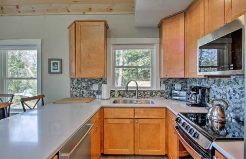Lakefront Meredith Home: Private Beach & Fire Pit! - Foto 9