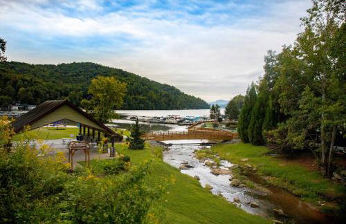 Indoor Pool and Golf Course Views Lake Lure Condo! - Foto 25