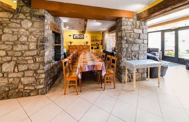 Stone Cottage with Sauna & Hot Tub near Cave of Lorette in Rochefort - Foto 34