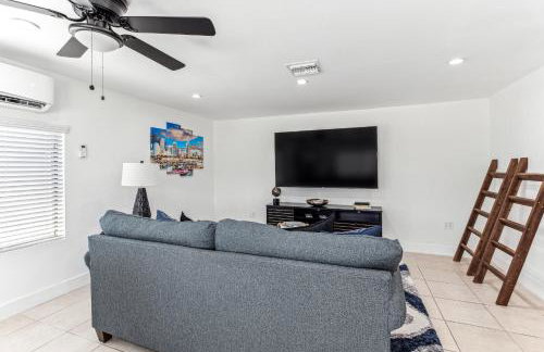 Miami Oasis, Spacious 4-Bedroom Home with Pool - Photo 26