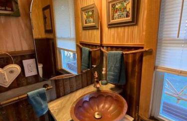 Rustic Texas Hill Country Vacation Rental with a Fire Pit - Photo 16