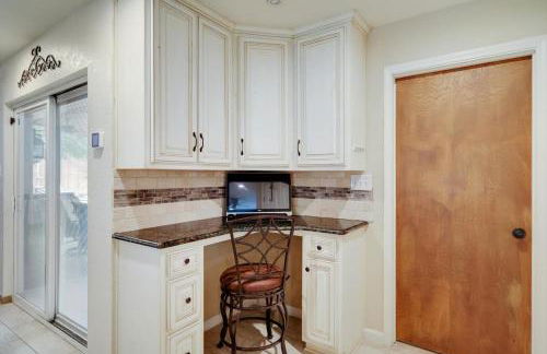 Highland Village - 4BR w Backyard Pool Oasis - Foto 11