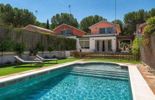 Casa familiar junto al lago con zona de juegos, cine y BBQ - Foto 1