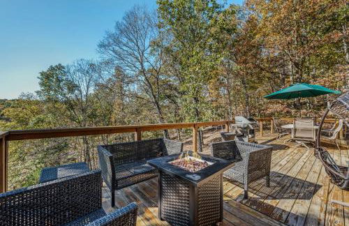 Camp Dancing Bears - Wifi, Riverfront, Pet Friendly, Fire Pit, Grill, Deck, Fishing, Games, Fireplace, King Bed - Photo 9