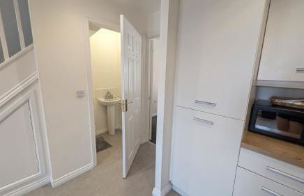 Large Modern House with Private Parking - Foto 6