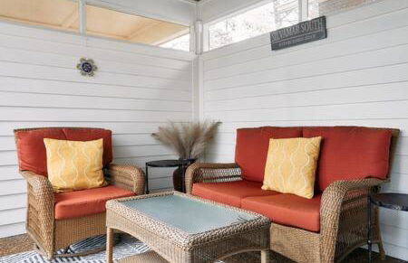 Modern Home next to Vanderbilt Campus with Parking, Screened Porch & Workspace, Walk to Hillsboro Village, Fido & Pancake Pantry, Minutes to Music Row, 12 South & Broadway, Perfect for Families, Friends & University Visits - Foto 9